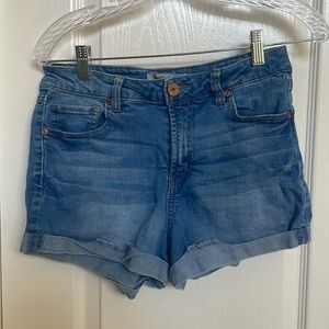 Refuge size 8 Jean shorts